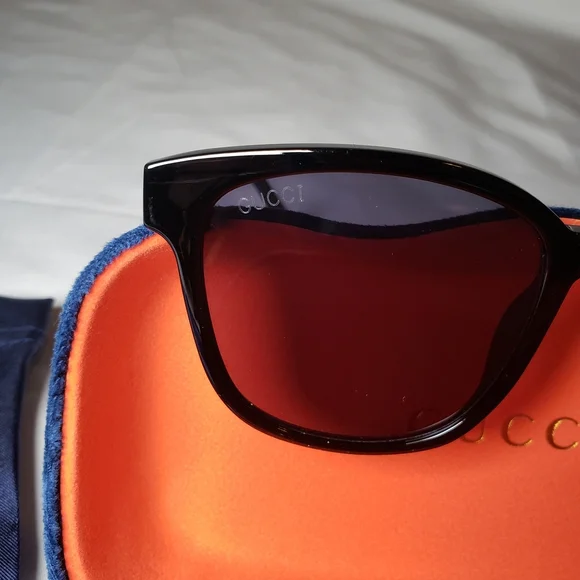 Gucci Black Sunglasses with Blue and Orange Case - Picture 2 of 4